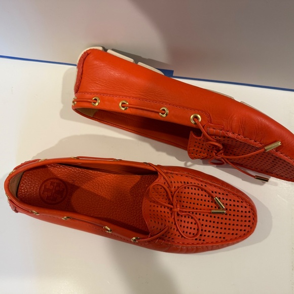 Tory Burch driving mov - Picture 4 of 6